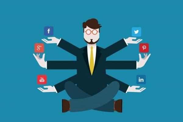 The Social Manager