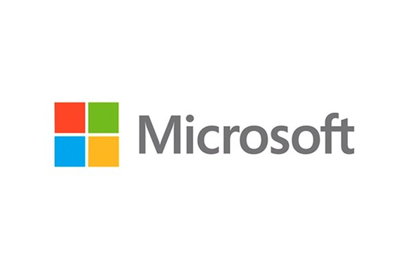 Microsoft store employees train people in remote working