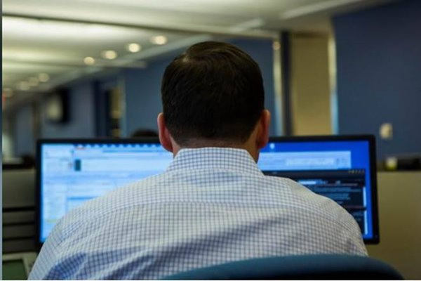 Logistics, IT & Media professionals most anxious about returning to work