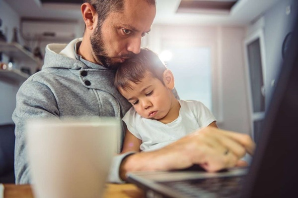 Male Government Staffs Now Entitled For Child Care Leave